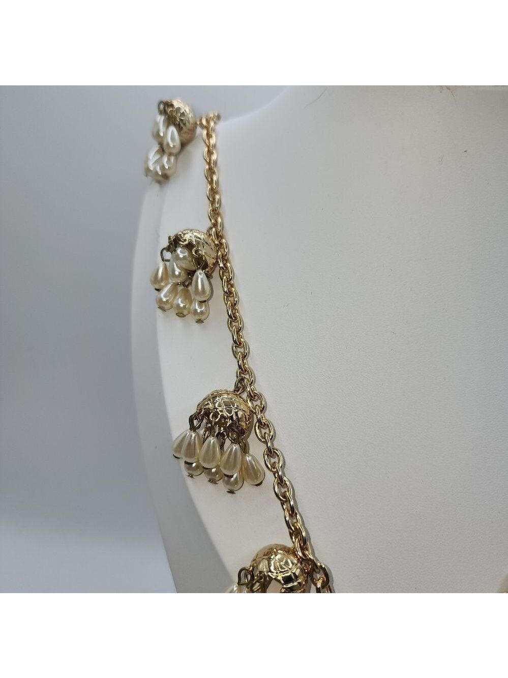Fern Mallis Simulated Pearl Cluster Drop Necklace NWOT - Picture 4 of 9